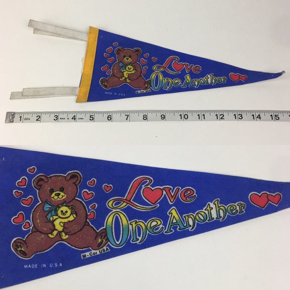 Vtg Small Teddy Bear Love Felt Wall Pennant‎ Flag